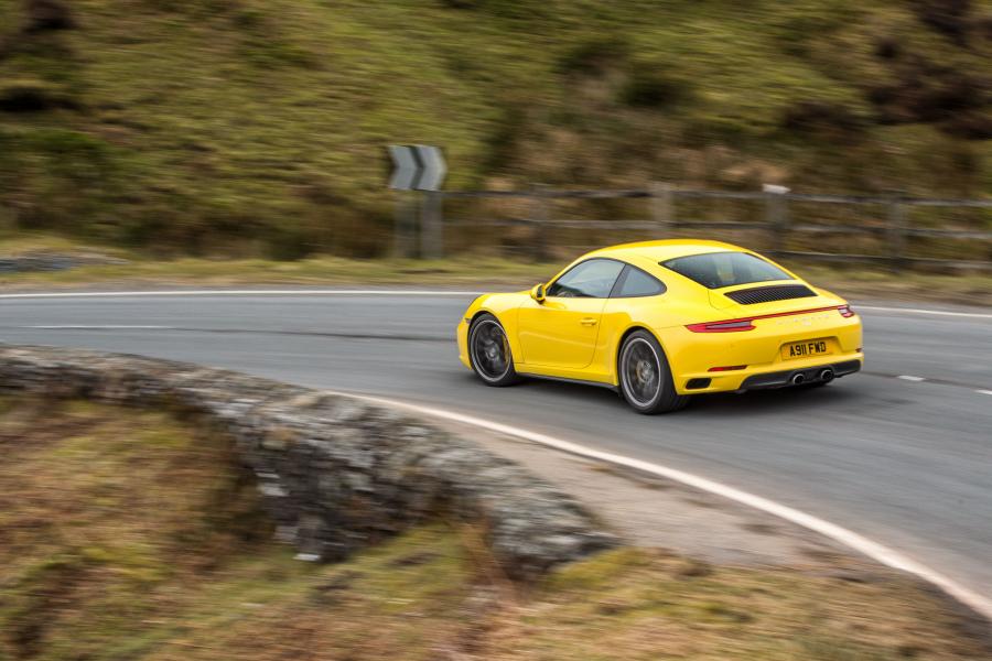  Porsche 911 Carrera 4S Coupe 2016 года  (UK) (фото 5 из 27)